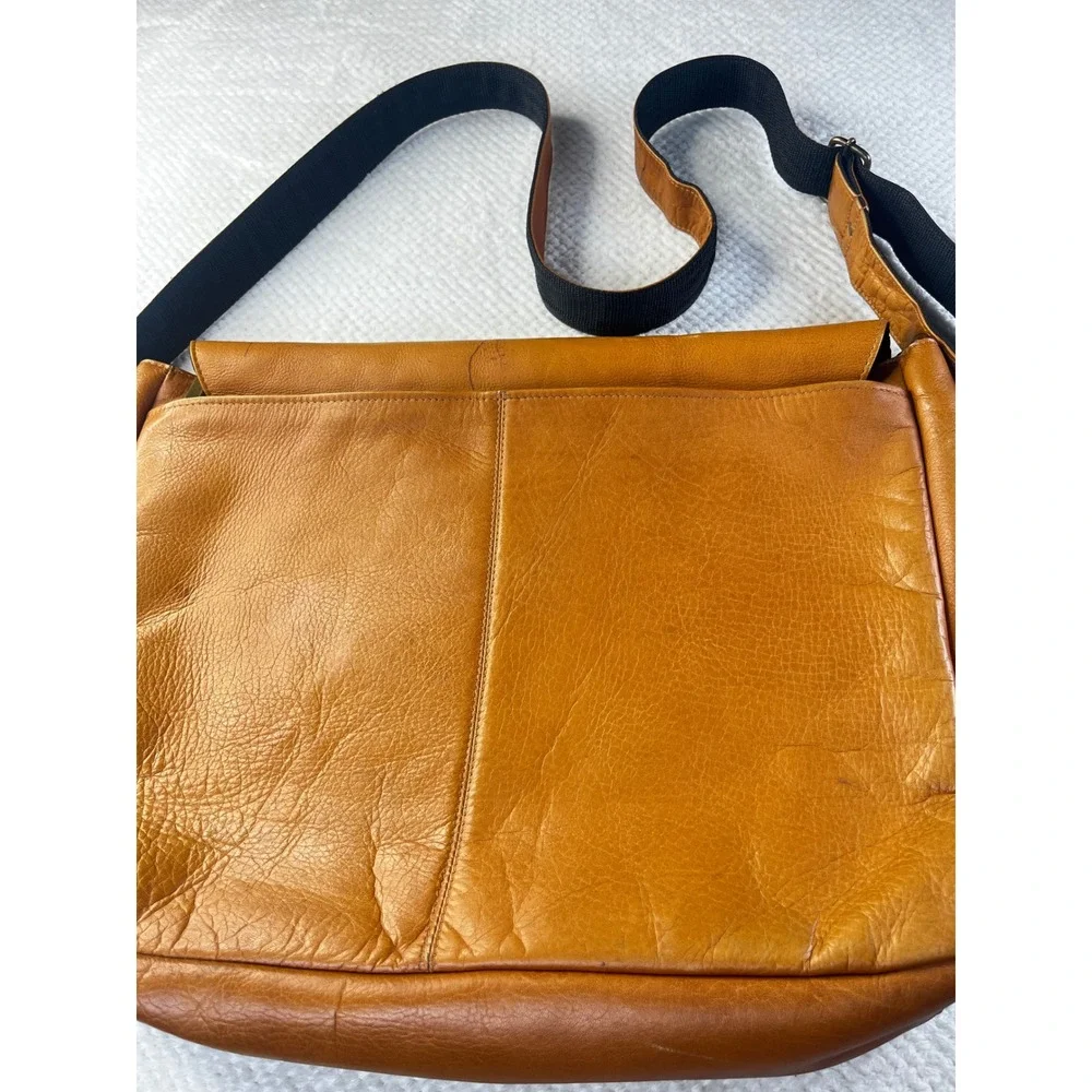 PGA‎ Leather Messenger Bag Tan Adjustable Strap